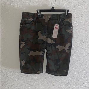 Levi’s camouflage cotton shorts